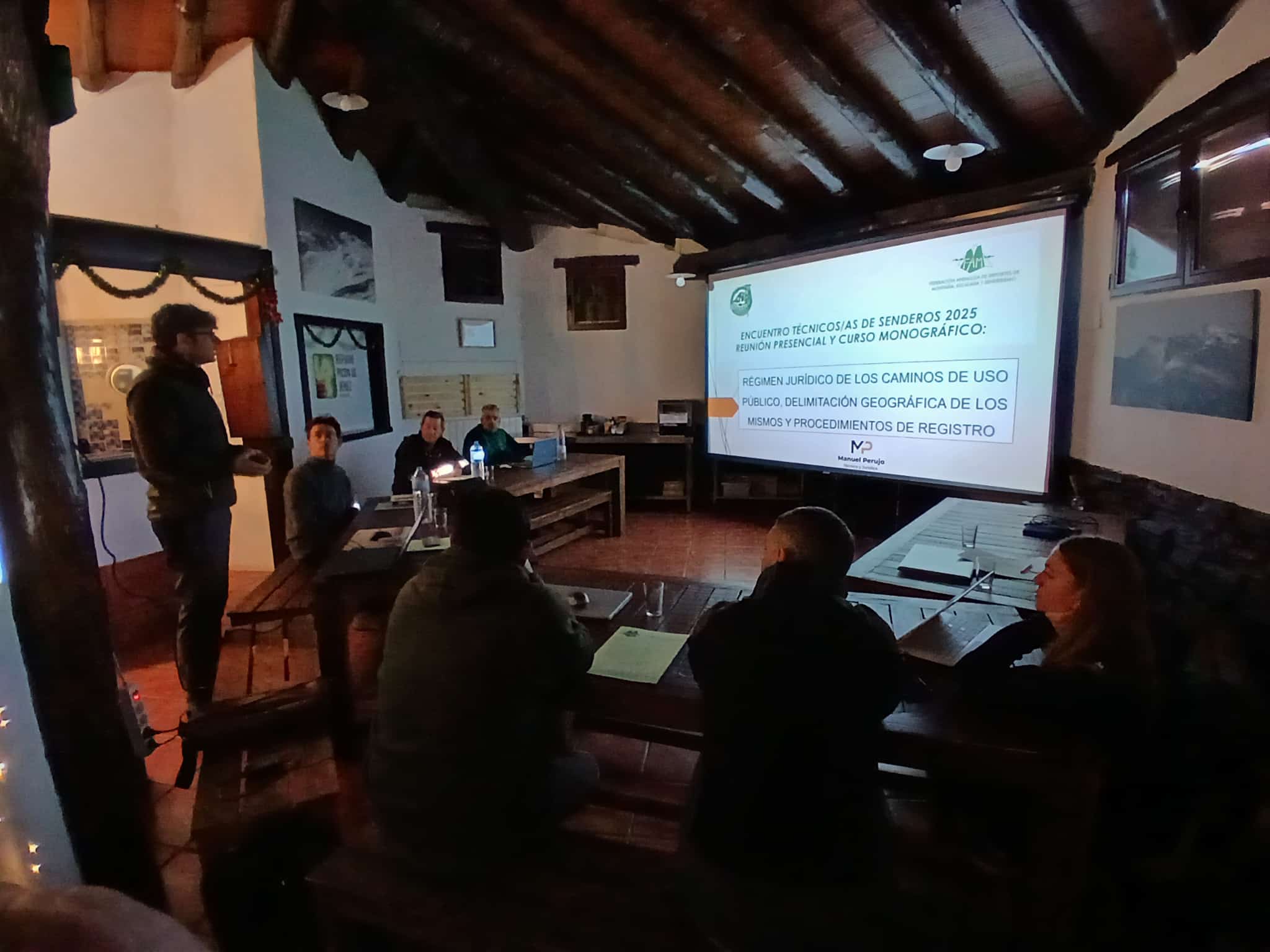 Técnico de senderos en formación contínua.